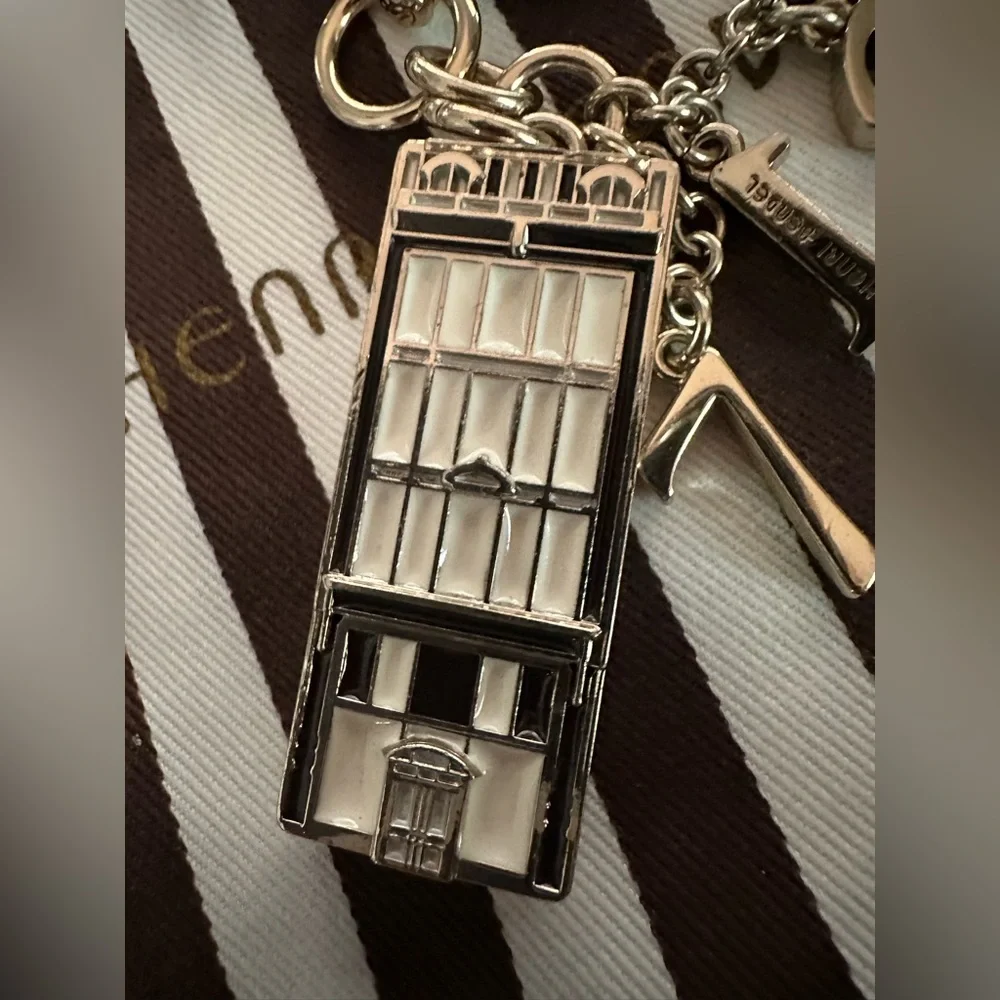 Gorgeous Henri Bendel Iconic 712  5th Avenue Gold Keychain Fob Bag Charm VGUC